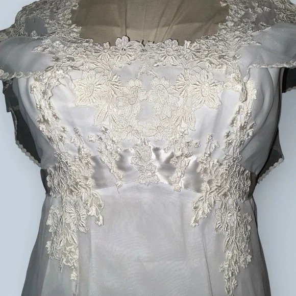 Vintage 1970s Romantic Empire Waist Union Made  White Wedding Gown Size 12 Boho - Picture 10 of 16